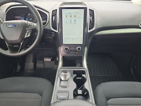 Certified 2021 Ford Edge SE image 10