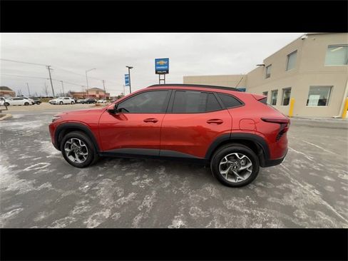 Certified 2024 Chevrolet Trax LT w/ Driver Confidence Package image 5