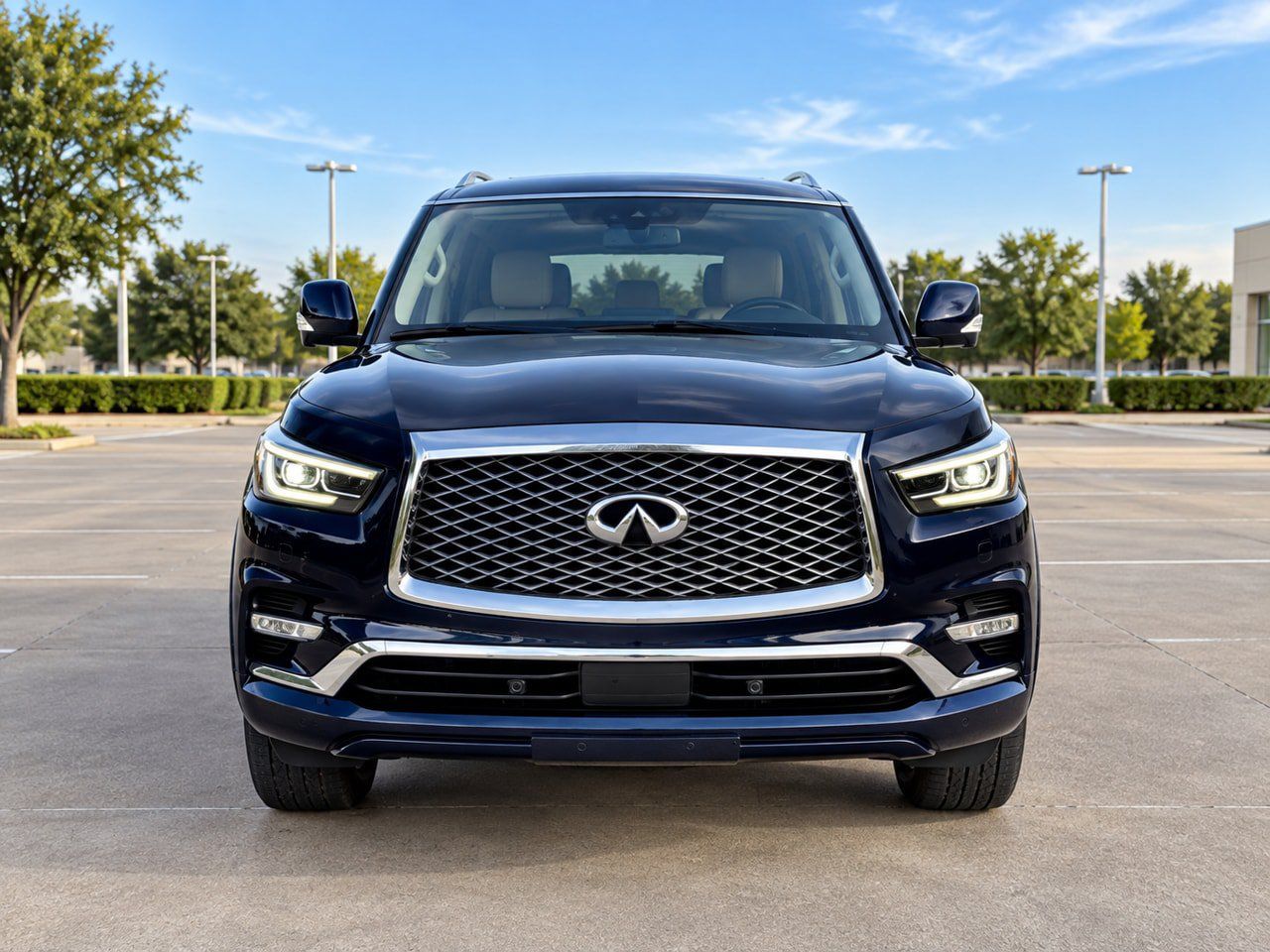 Used 2022 INFINITI QX80 Luxe w/ All-Season Package RWD image 2