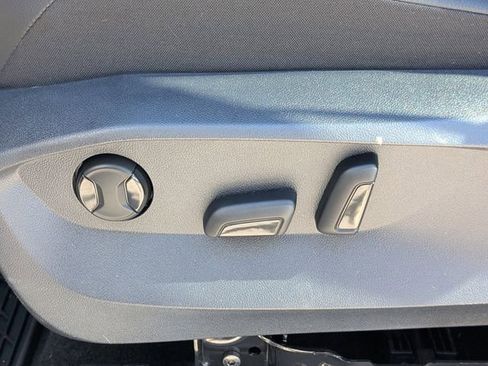 Used 2024 Volkswagen Tiguan SE R-Line image 25