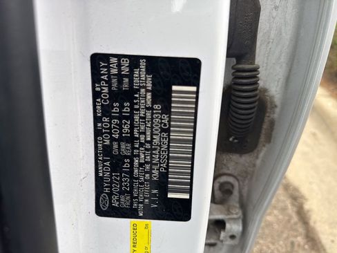 Used 2021 Hyundai Elantra Limited image 4