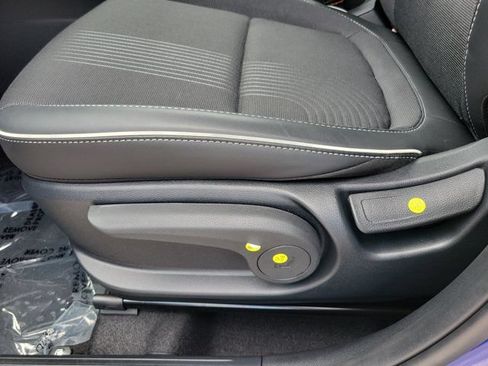 Used 2025 Hyundai Venue Limited FWD image 14
