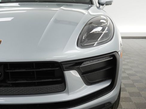 Certified 2026 Porsche Macan AWD/4WD image 12