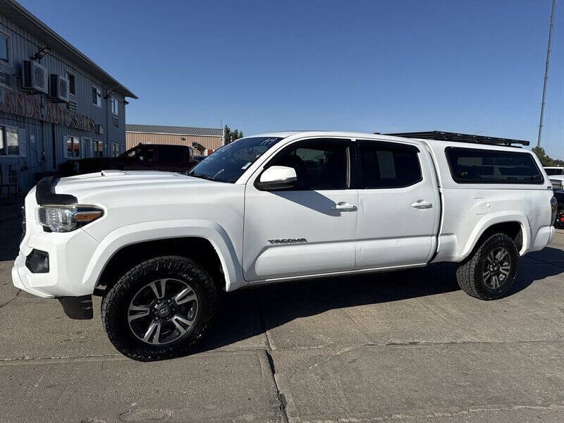 Used 2016 Toyota Tacoma TRD Sport AWD/4WD image 2