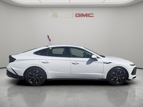 Used 2025 Hyundai Sonata SEL FWD image 2