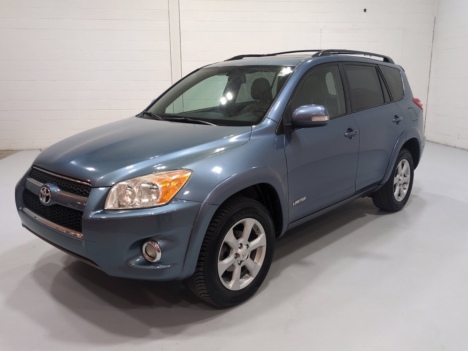 Used 2011 Toyota RAV4 Limited w/ Limited Extra Value Pkg AWD/4WD image 8