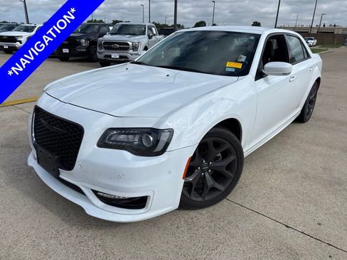 Used 2022 Chrysler 300 Touring L RWD image 1