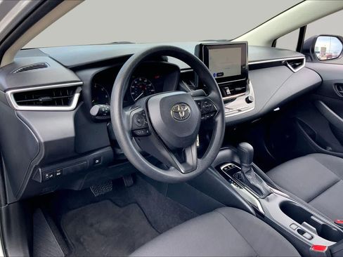 Used 2025 Toyota Corolla LE FWD image 17