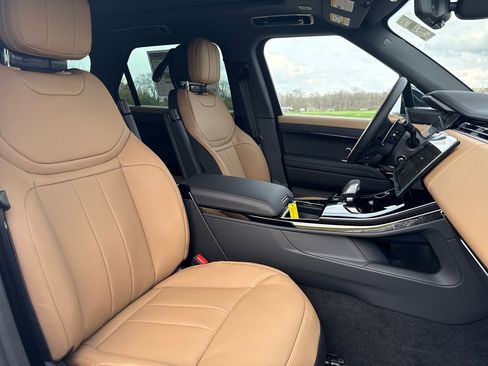 New 2026 Land Rover Range Rover Sport Dynamic SE AWD/4WD image 16