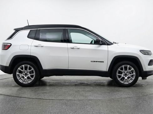 Used 2025 Jeep Compass Limited AWD/4WD image 11