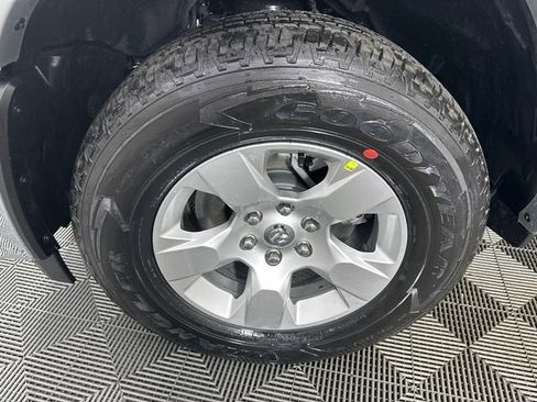 New 2026 RAM 1500 4x4 Crew Cab image 2