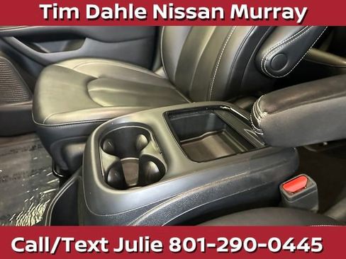 Used 2024 Chrysler Pacifica Limited FWD image 31