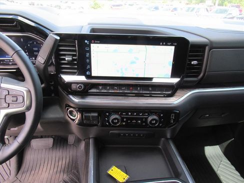 Used 2025 Chevrolet Silverado 2500 LTZ w/ LTZ Convenience Package image 23