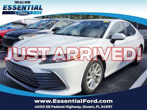 Used 2021 Toyota Camry LE image 1