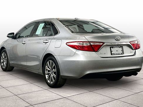 Used 2017 Toyota Camry XLE w/ Moonroof Package image 10