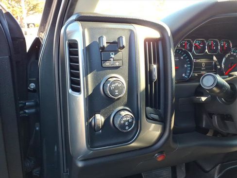 Used 2018 Chevrolet Silverado 1500 LT w/ All Star Edition image 18