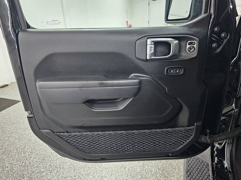 Used 2024 Jeep Wrangler Unlimited Sport AWD/4WD image 11