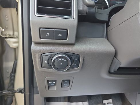 Used 2018 Ford Expedition XLT w/ Equipment Group 202A RWD image 33