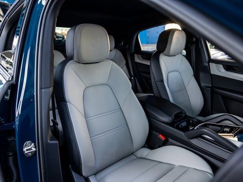 Certified 2025 Porsche Cayenne Coupe image 53