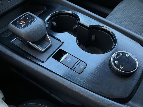 Used 2023 Nissan Rogue SV image 33