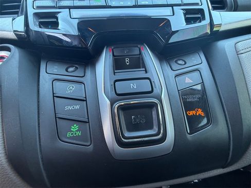 Used 2018 Honda Odyssey Touring image 23