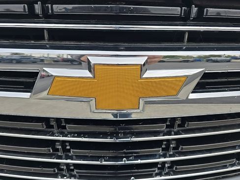 Used 2023 Chevrolet Suburban LT image 35