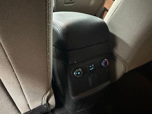 Used 2018 Ford Explorer XLT w/ Equipment Group 201A AWD/4WD image 41