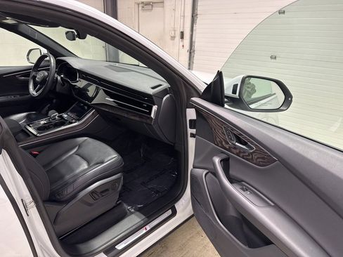 Used 2020 Audi Q8 Premium Plus w/ Premium Plus Package image 50