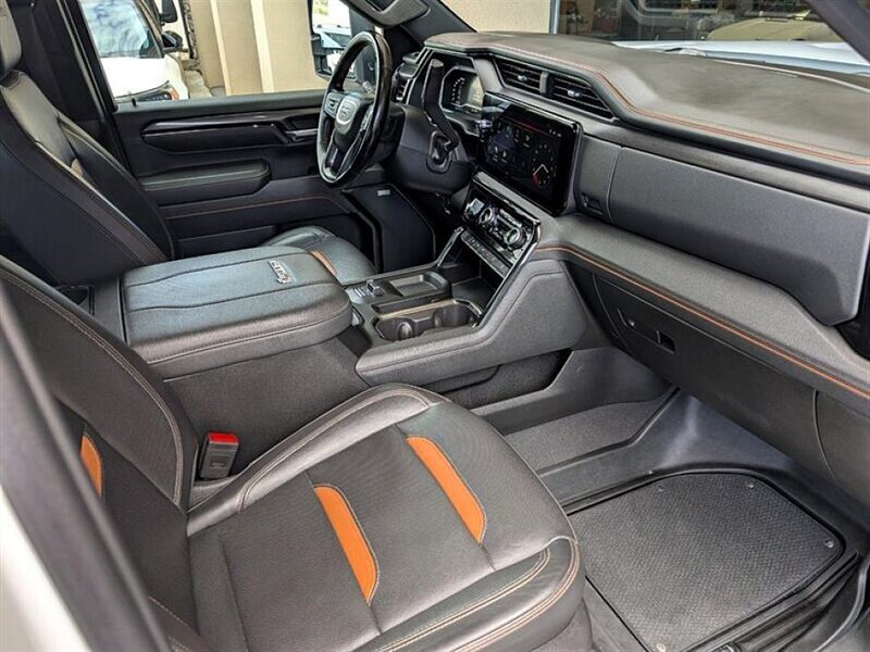 Used 2024 GMC Sierra 3500 AT4 AWD/4WD image 4