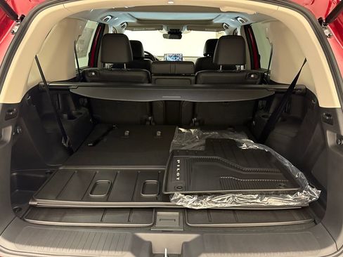 New 2025 Honda Pilot Touring image 13