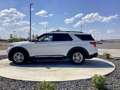 Used 2023 Ford Explorer XLT w/ Equipment Group 202A image 8