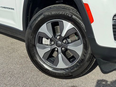 Used 2022 Jeep Grand Cherokee Limited 4xe image 6