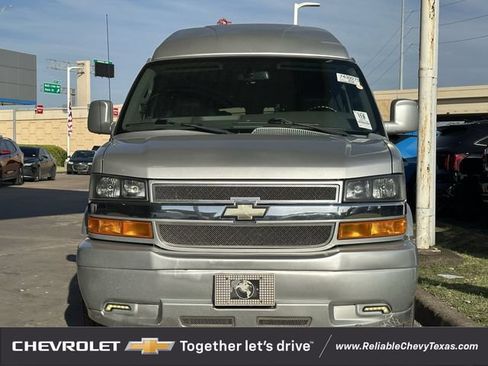 Used 2018 Chevrolet Express 2500 Extended w/ Enhanced Convenience Package RWD image 3