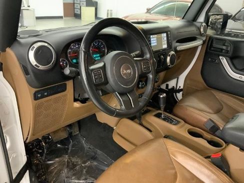 Used 2017 Jeep Wrangler Unlimited Rubicon w/ Connectivity Group AWD/4WD image 26