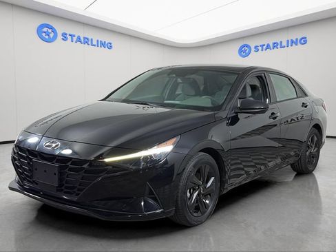 Used 2022 Hyundai Elantra SEL w/ Convenience Package FWD image 16