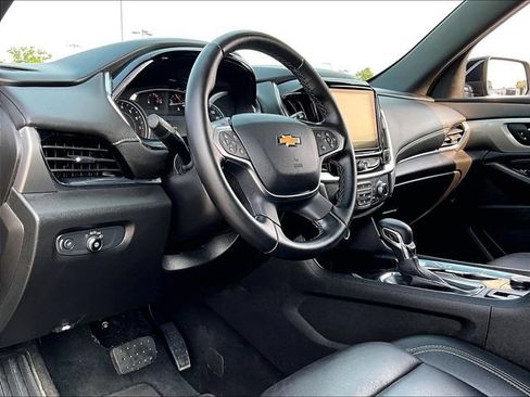 Used 2023 Chevrolet Traverse LT w/ LT Premium Package AWD/4WD image 8