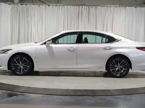Used 2022 Lexus ES 300h w/ Premium Package image 5