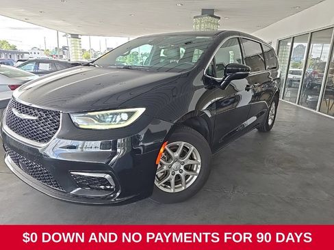 Used 2025 Chrysler Pacifica Select FWD image 1