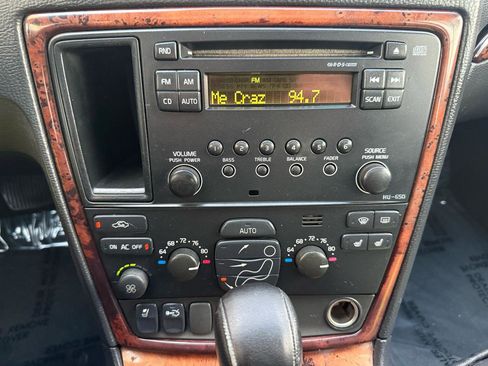 Used 2005 Volvo S60 2.5T image 28