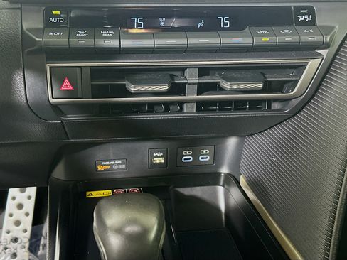 Used 2025 Toyota Camry SE FWD image 23