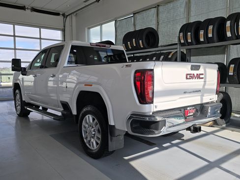 Used 2022 GMC Sierra 2500 SLT w/ SLT Premium Package image 5
