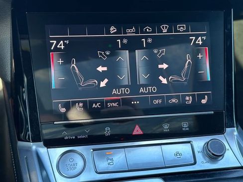 Used 2019 Audi e-tron Prestige w/ Prestige Package image 29