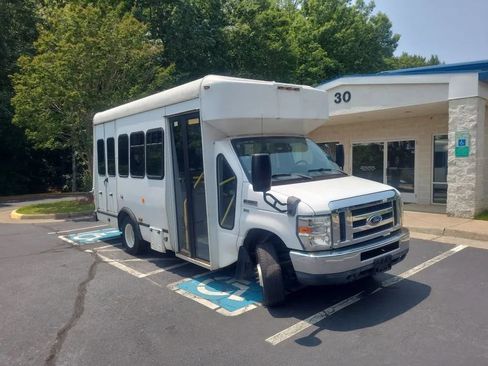 Used 2014 Ford E-350 and Econoline 350 Super Duty image 4