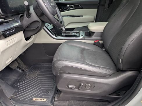 Used 2023 Kia Carnival SX Prestige FWD image 13
