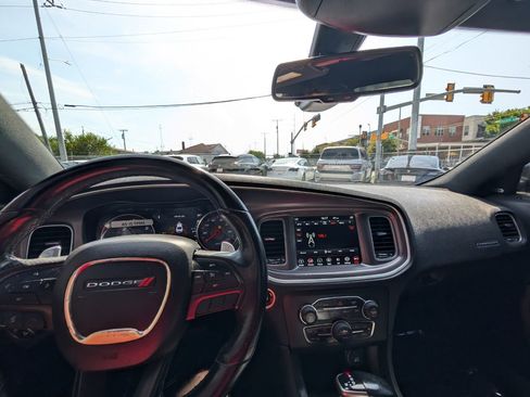 Used 2019 Dodge Charger SXT image 21