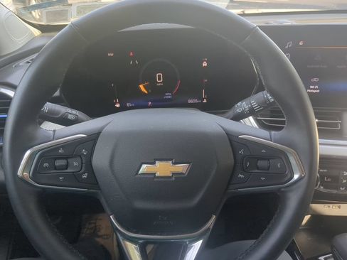Used 2024 Chevrolet Trax LT w/ LT Convenience Package FWD image 12