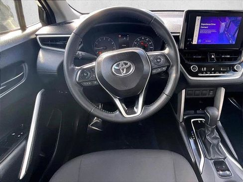 Used 2025 Toyota Corolla Cross LE FWD image 7