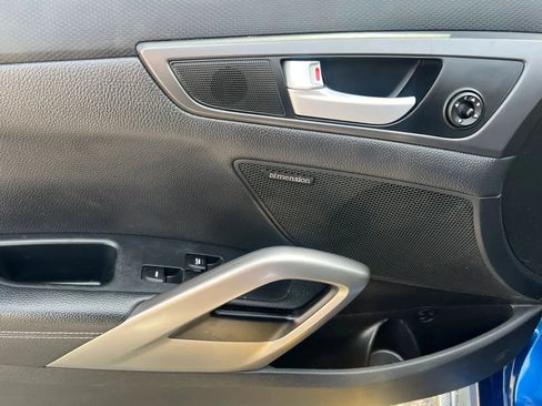 Used 2016 Hyundai Veloster Turbo FWD image 13