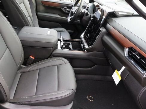 New 2026 GMC Yukon XL Denali w/ Sun & Power Step Package AWD/4WD image 10