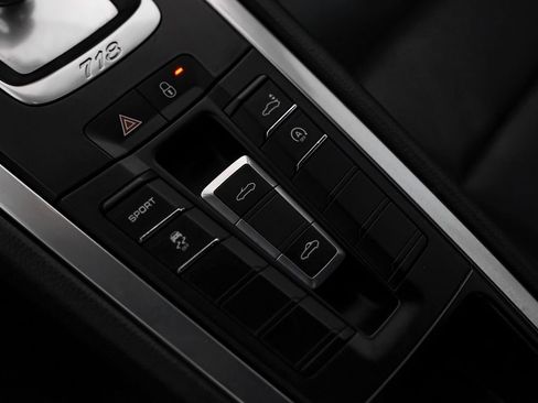 Used 2017 Porsche 718 Boxster RWD image 25